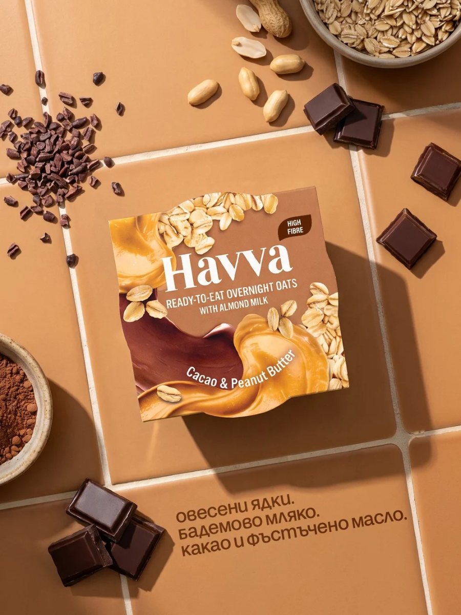 Havva Chocolate & Peanut Butter pot with chocolate pieces on caramel tiles